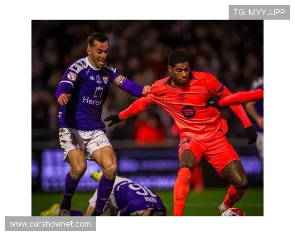 赛季最佳阵容揭晓，明星球员表现稳健引发热议